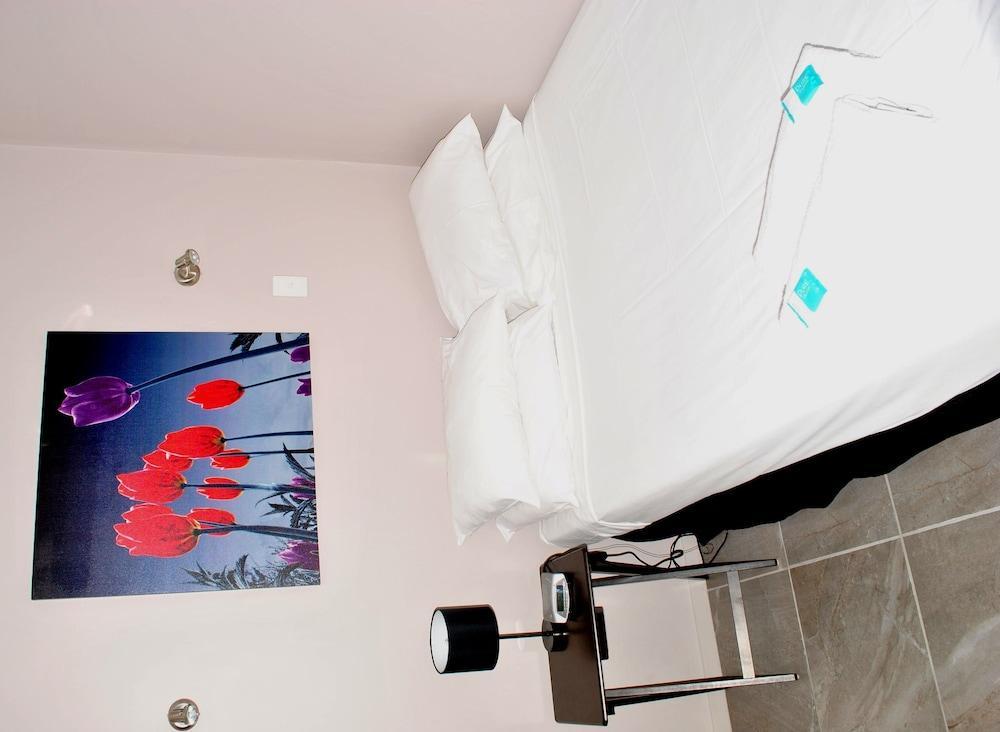 Club Surfers Aparthotel